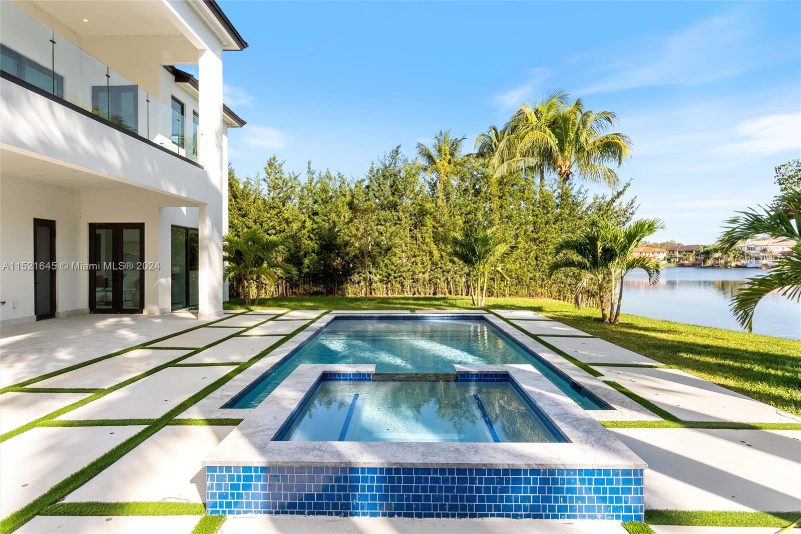 EIGHTH ADDN TO ROYAL OAKS - Residential