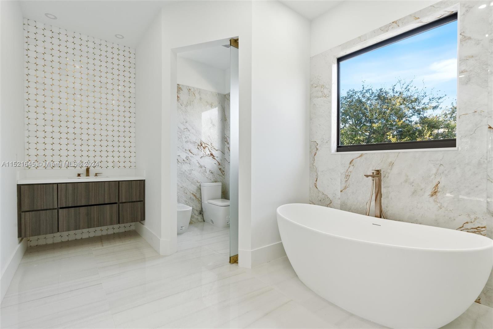 EIGHTH ADDN TO ROYAL OAKS - Residential