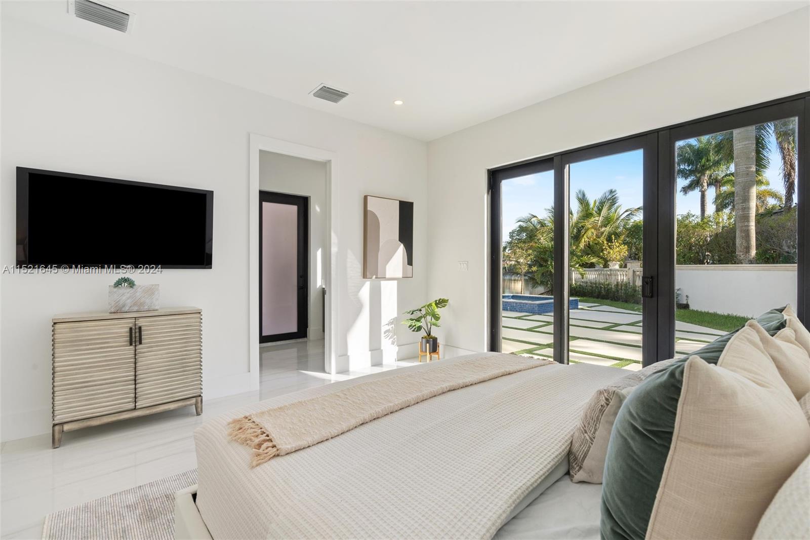 EIGHTH ADDN TO ROYAL OAKS - Residential