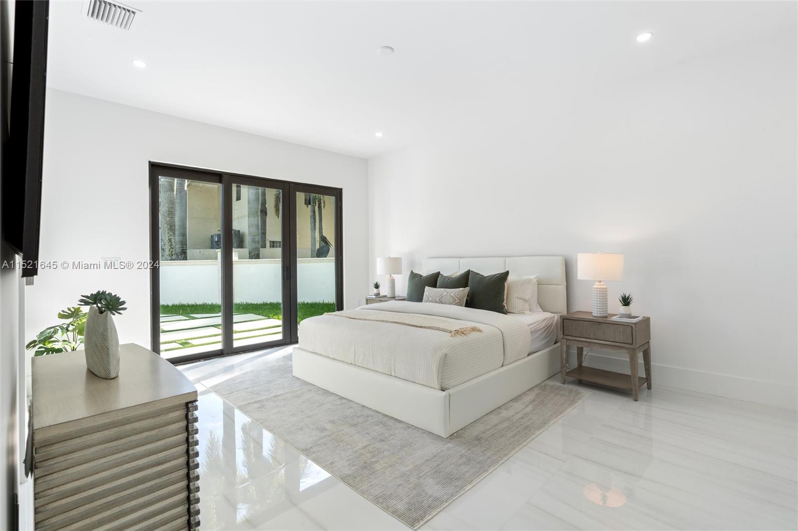 EIGHTH ADDN TO ROYAL OAKS - Residential