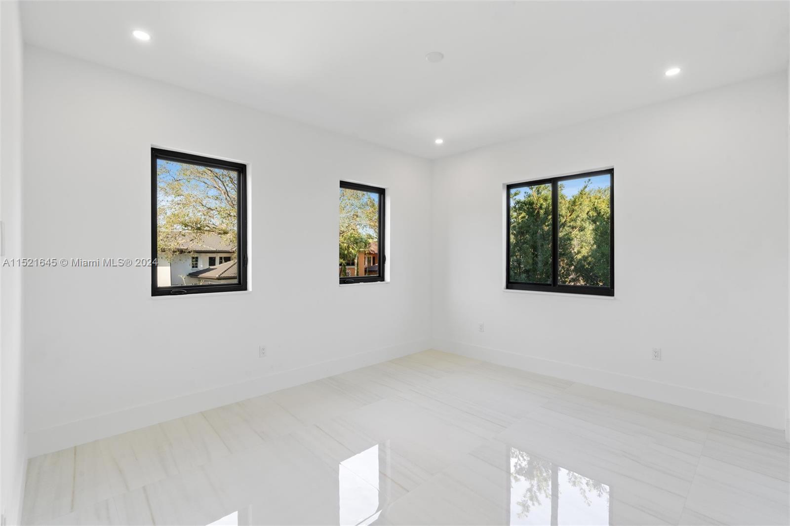 EIGHTH ADDN TO ROYAL OAKS - Residential