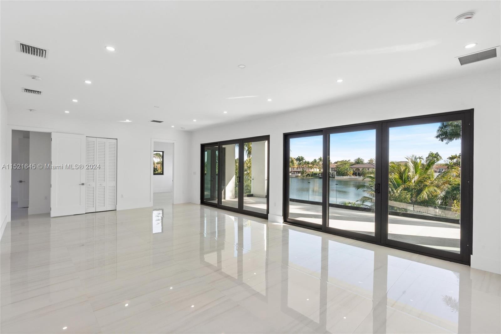 EIGHTH ADDN TO ROYAL OAKS - Residential