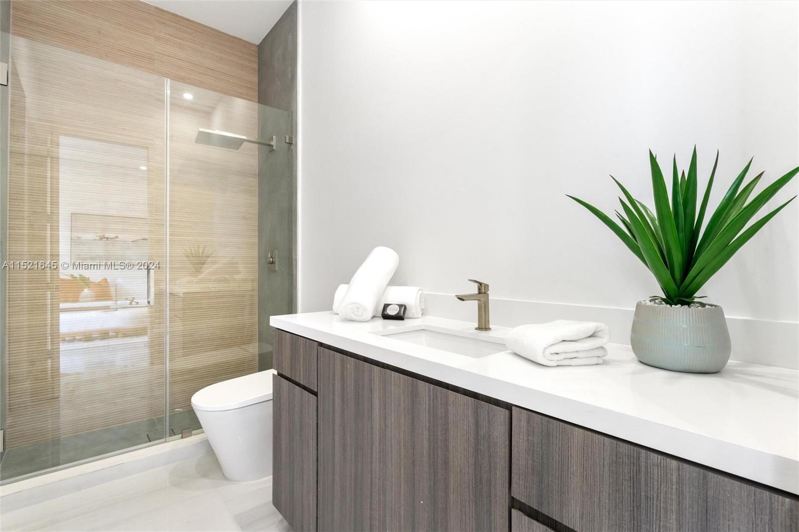 EIGHTH ADDN TO ROYAL OAKS - Residential