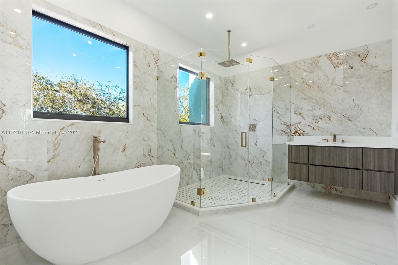 EIGHTH ADDN TO ROYAL OAKS - Residential