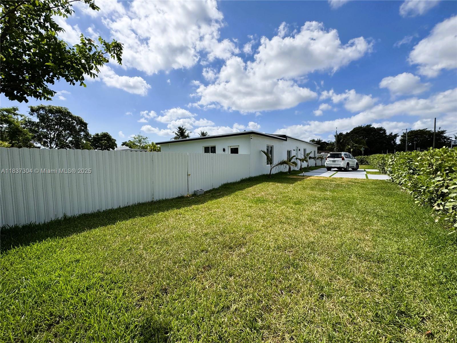 14801 NW 5th Ave, Miami, FL, 33168/$895,100 3 14801 NW 5th Ave