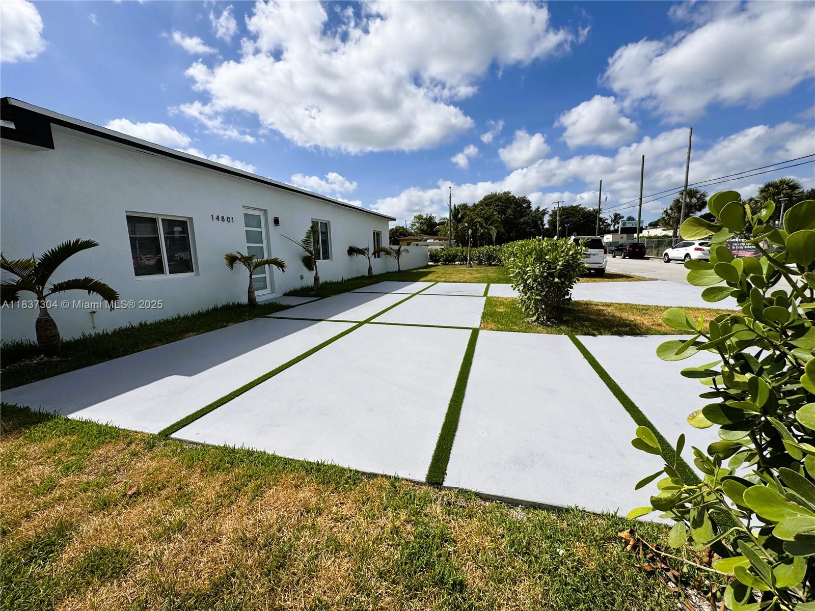 14801 NW 5th Ave, Miami, FL, 33168/$895,100 4 14801 NW 5th Ave