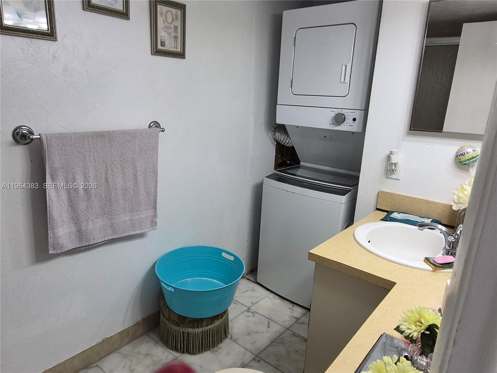 INTERNATIONAL PARK CONDO - Residential