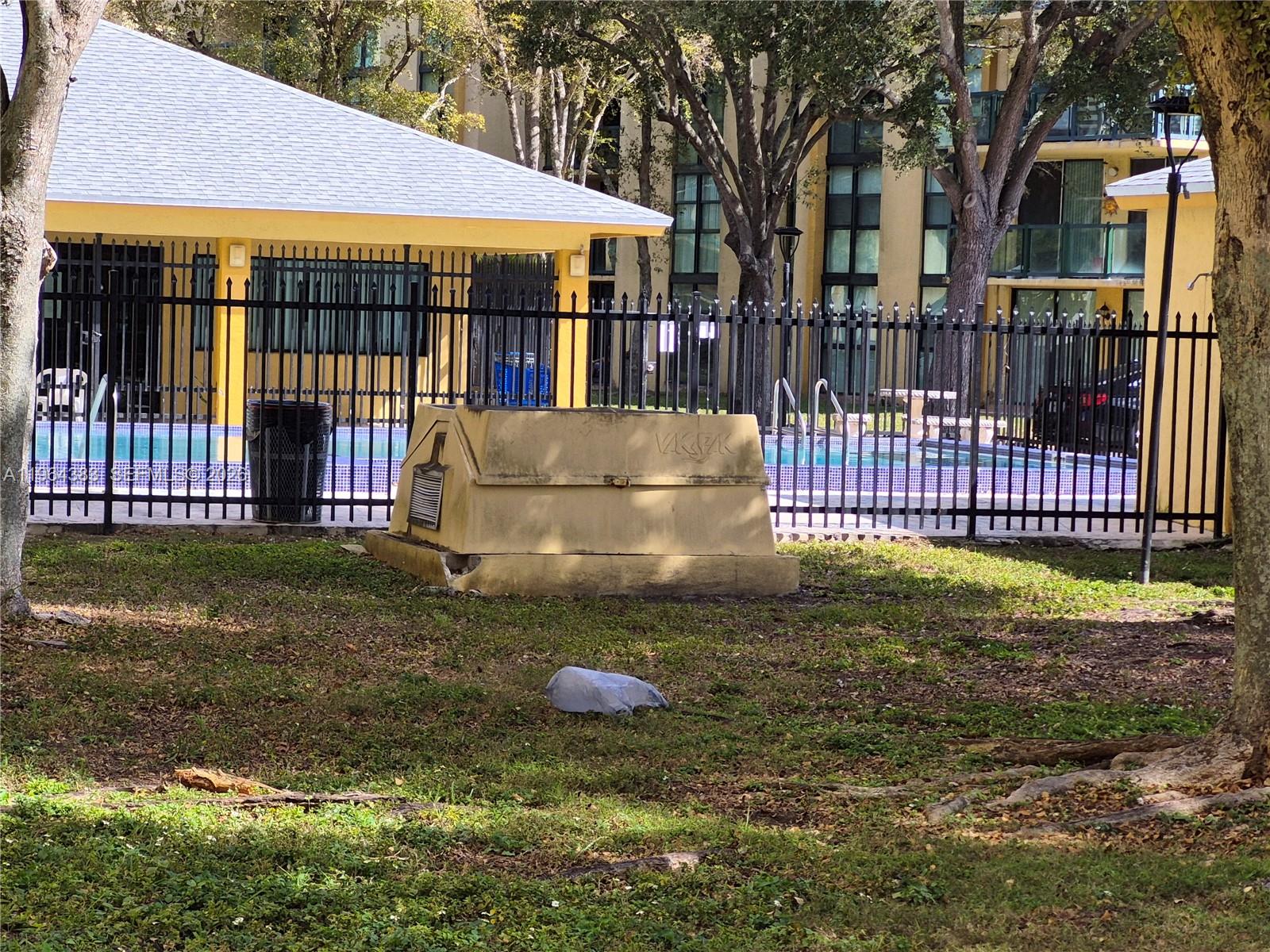 INTERNATIONAL PARK CONDO - Residential