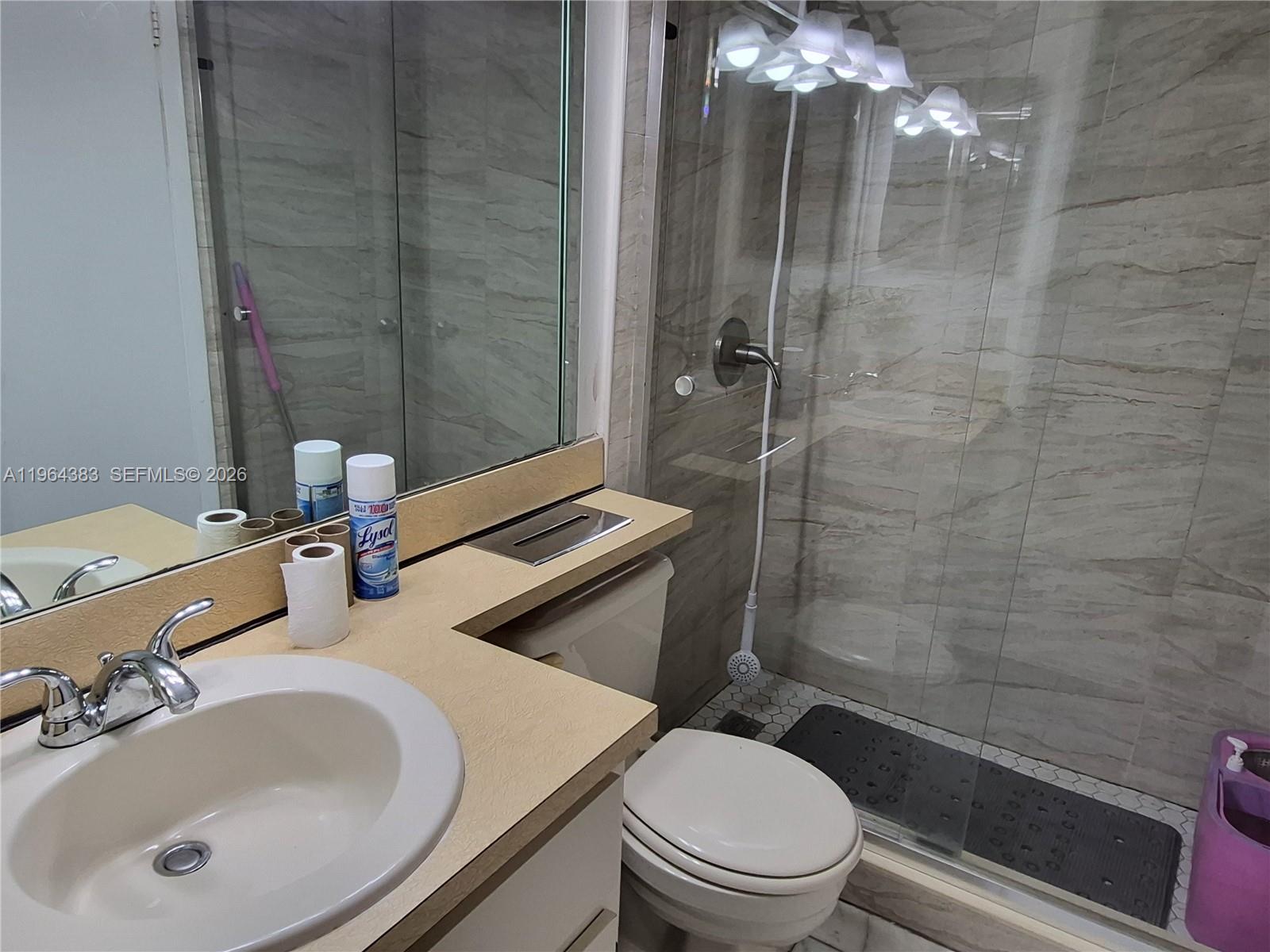 INTERNATIONAL PARK CONDO - Residential