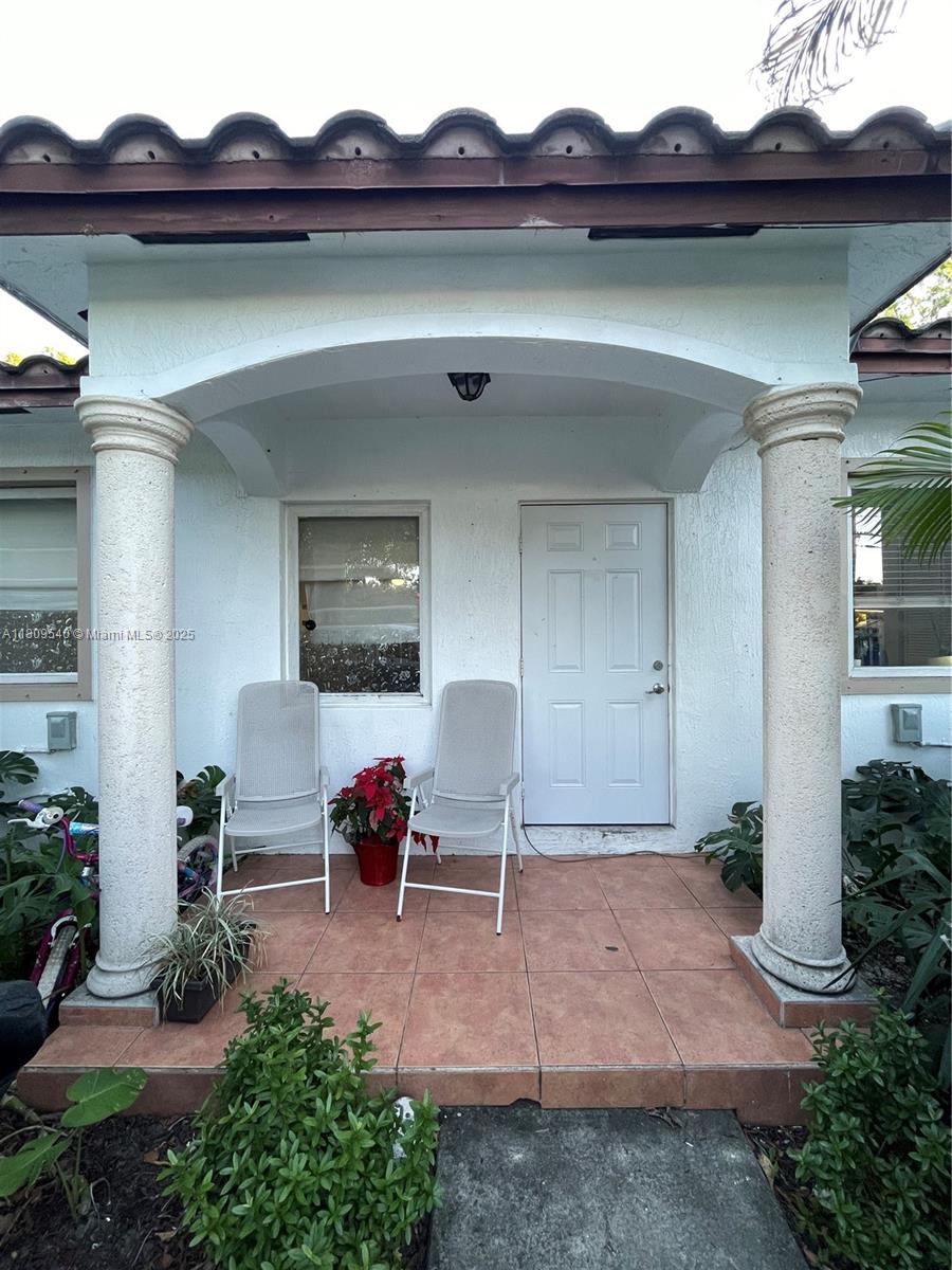 Rental Property at 3800 Sw 29th St A, Miami, Broward County, Florida - Bedrooms: 2 
Bathrooms: 1  - $2,300 MO.