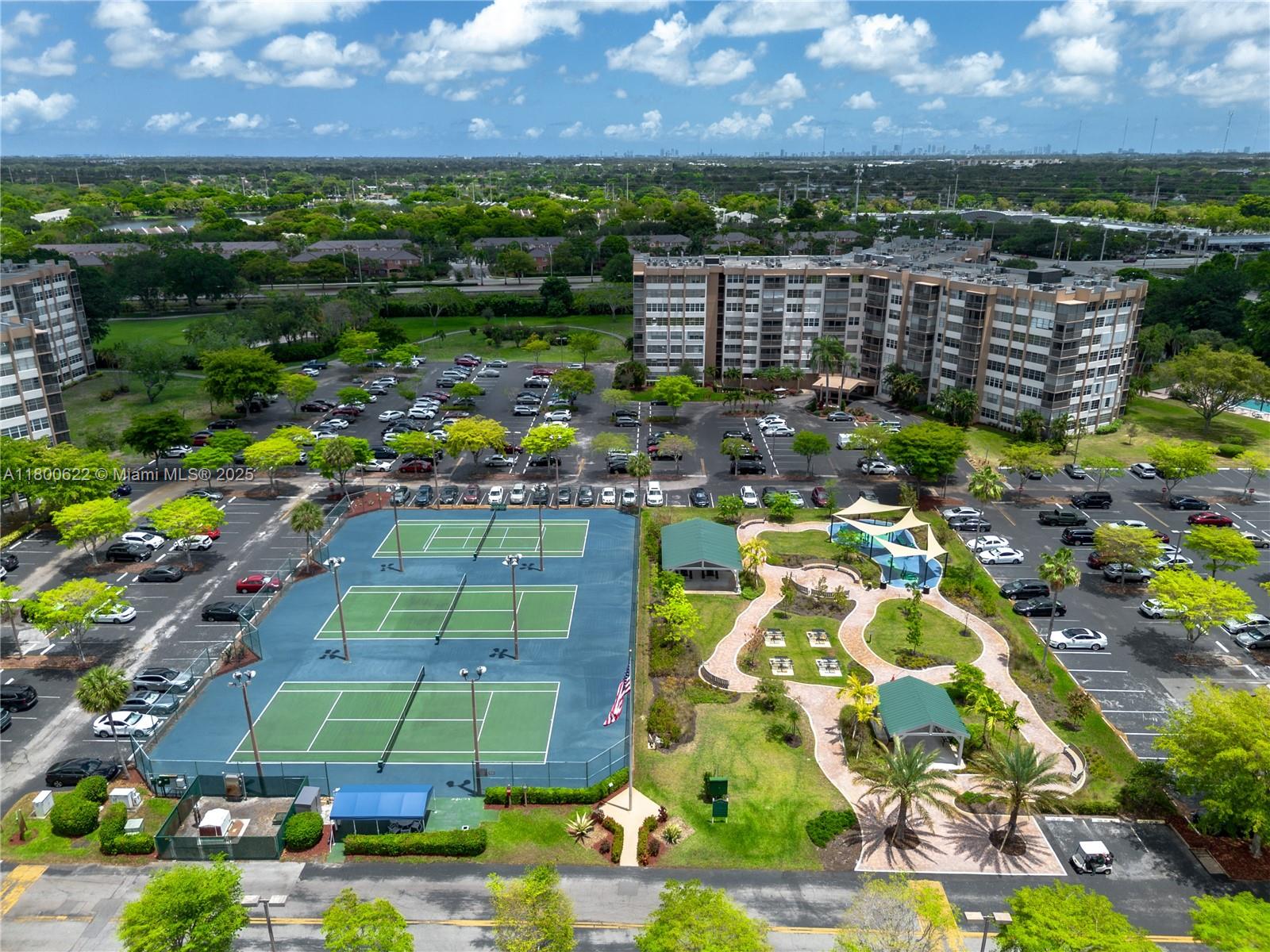 1100 Saint Charles Pl 407