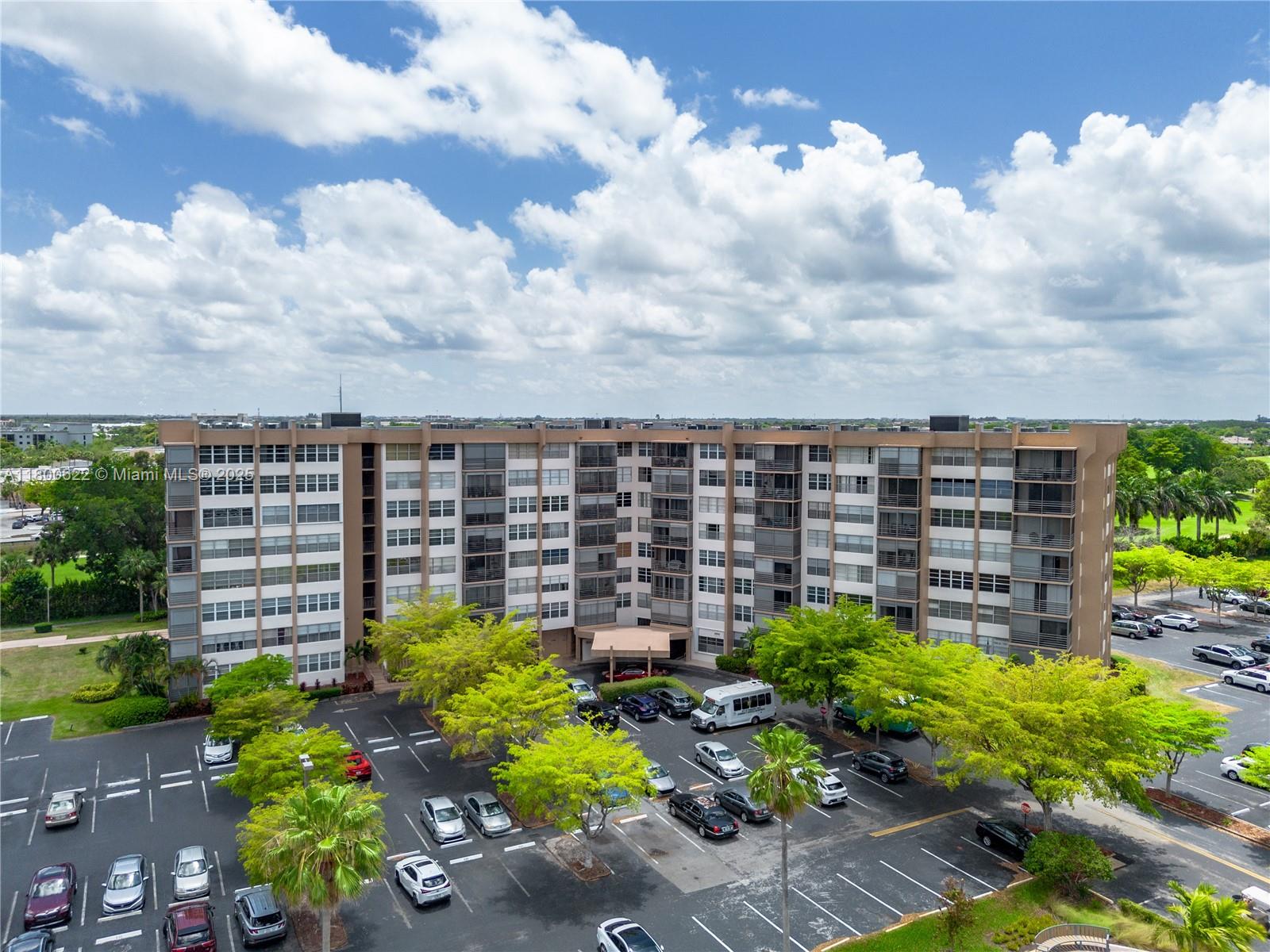 1100 Saint Charles Pl 407, Pembroke Pines, Miami-Dade County, Florida - 2 Bedrooms  
2 Bathrooms - 