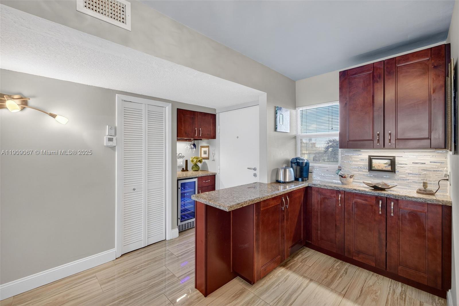 DORSEY ARMS CONDO - Residential