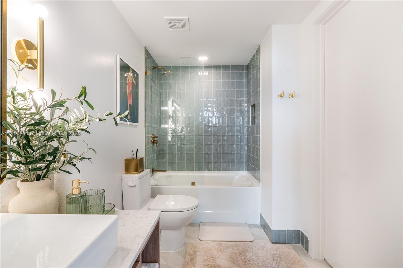 159 NE 6TH STREET CONDO - Residential Lease