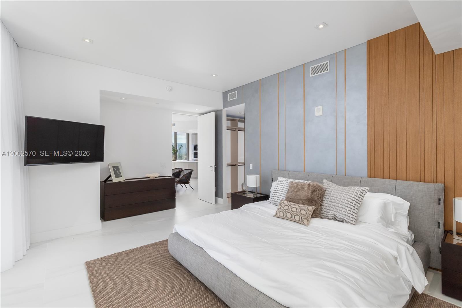 18975 COLLINS CONDO - Residential Lease