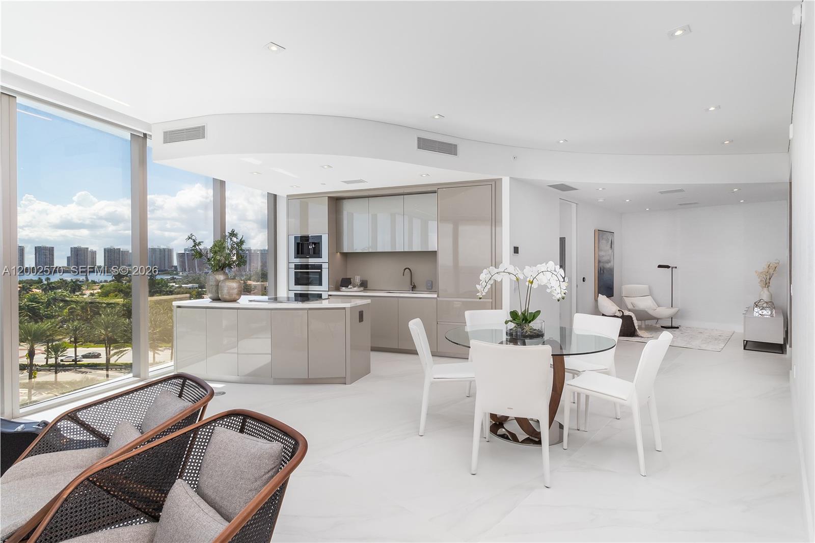 18975 Collins Ave 504