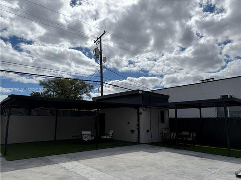 561 NW 29th St Miami FL 33127