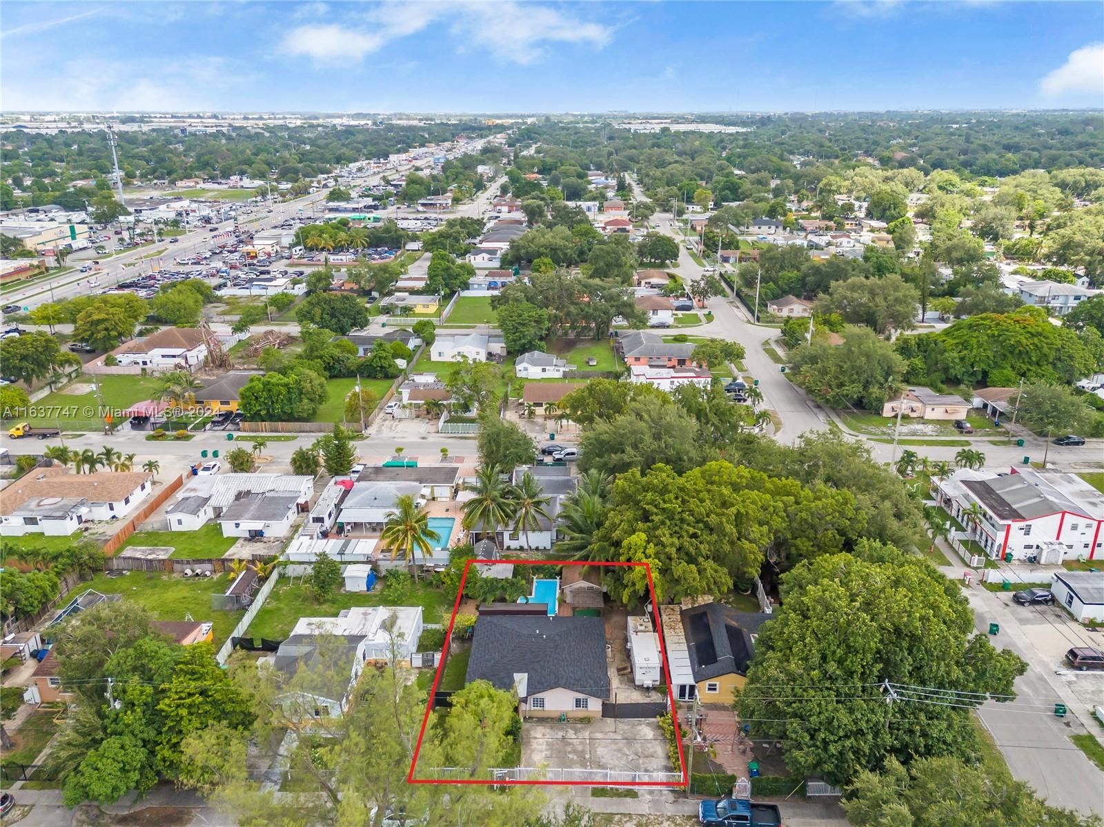 Beautiful house FOR SALE, NEW ROOF 2022, has a nice pool with half bathroom, tiki bar and outdoor kitchen, shutter accordions, has 5-ton air conditioning, stainless steel appliances. Washer & Dryer