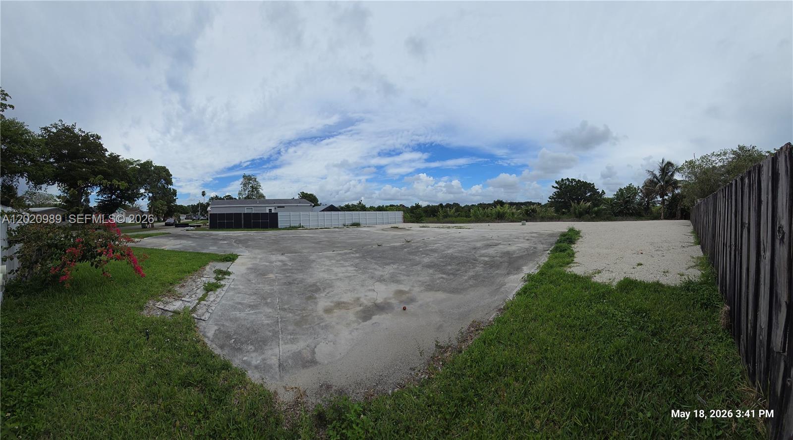 HERITAGE PARK - Land
