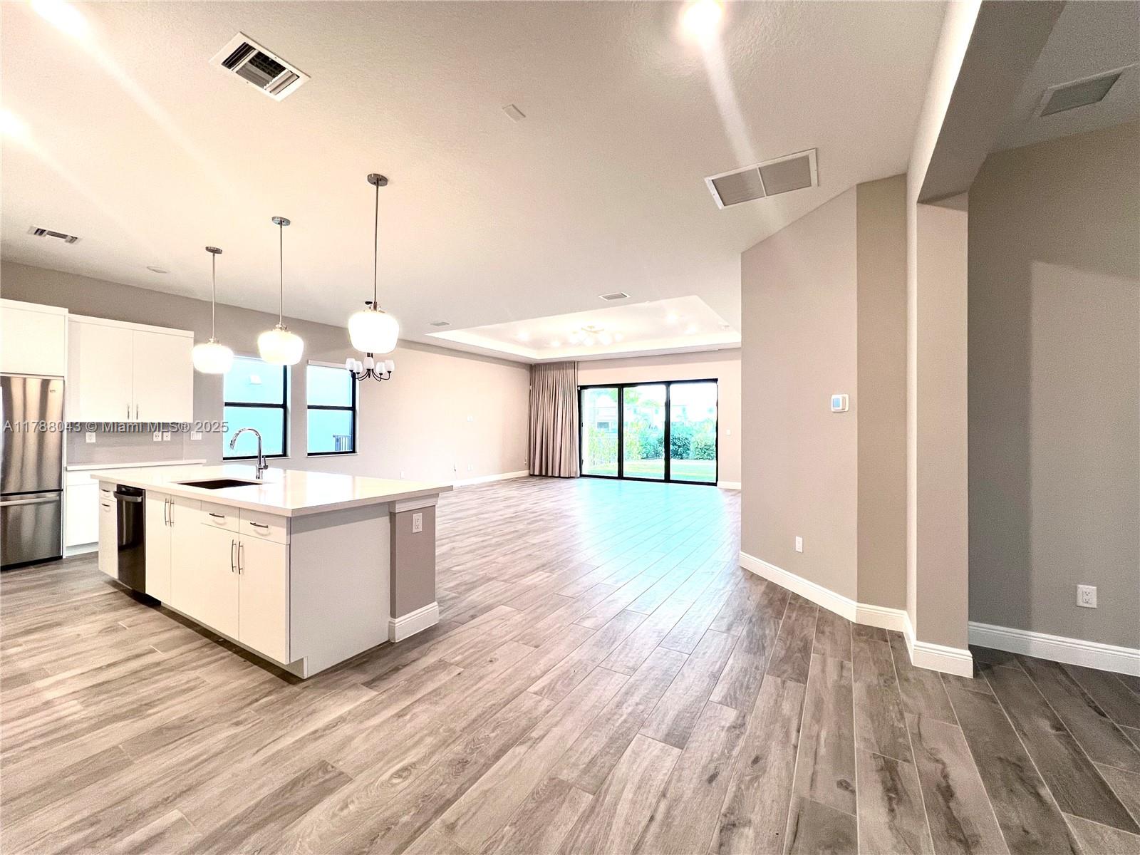 12070 N Baypoint Cir 12070
