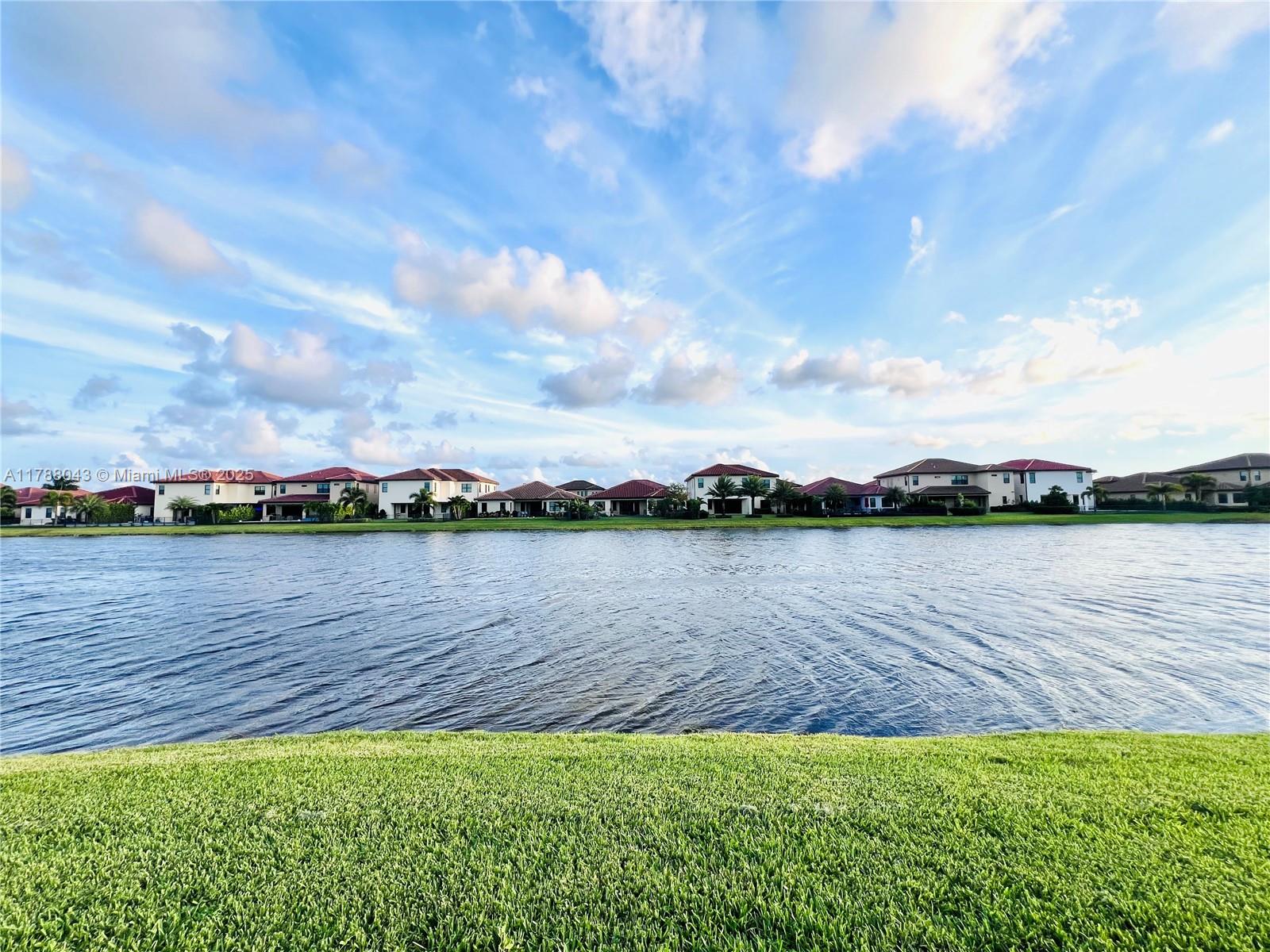 12070 N Baypoint Cir 12070