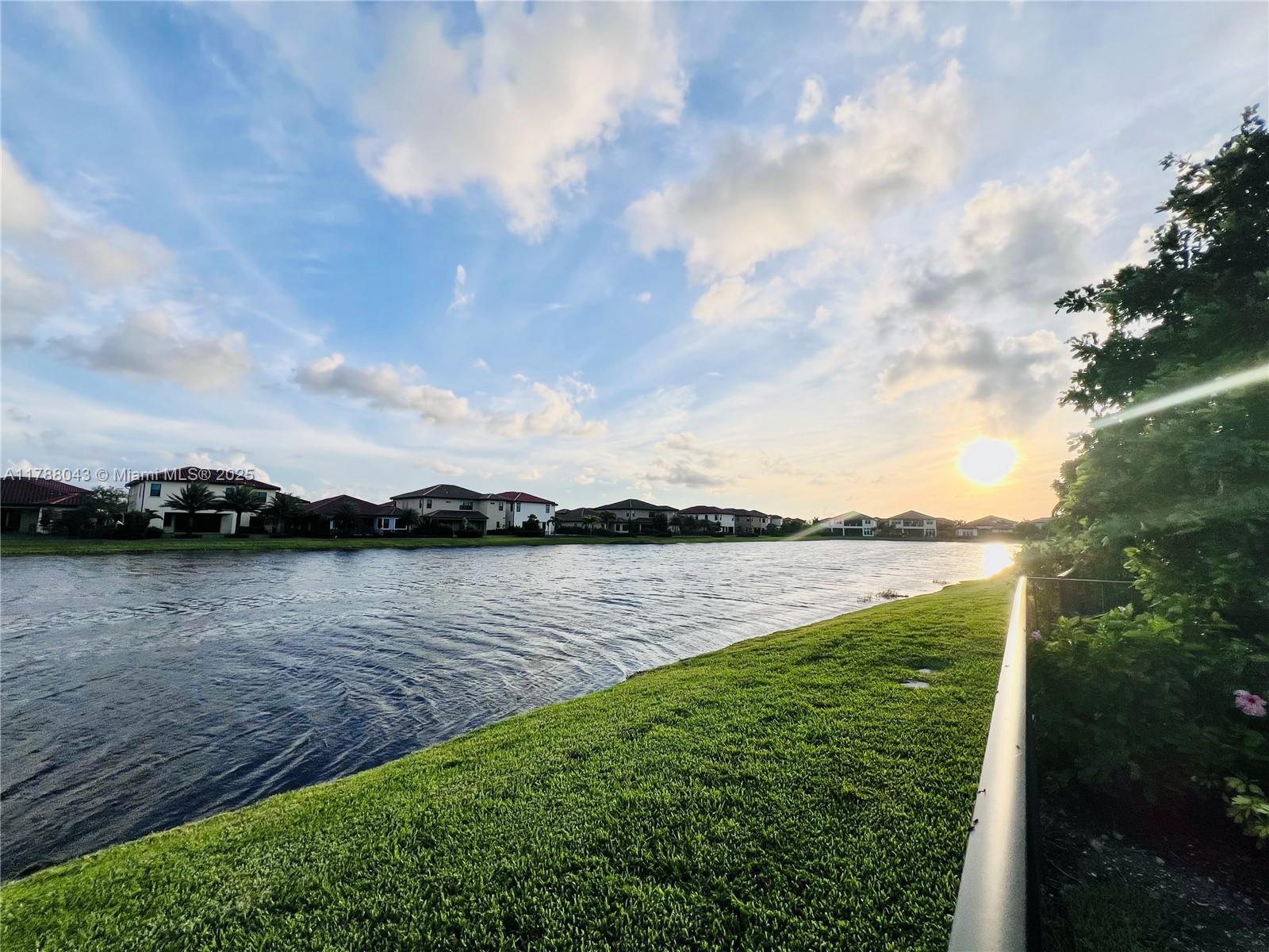 12070 N Baypoint Cir 12070