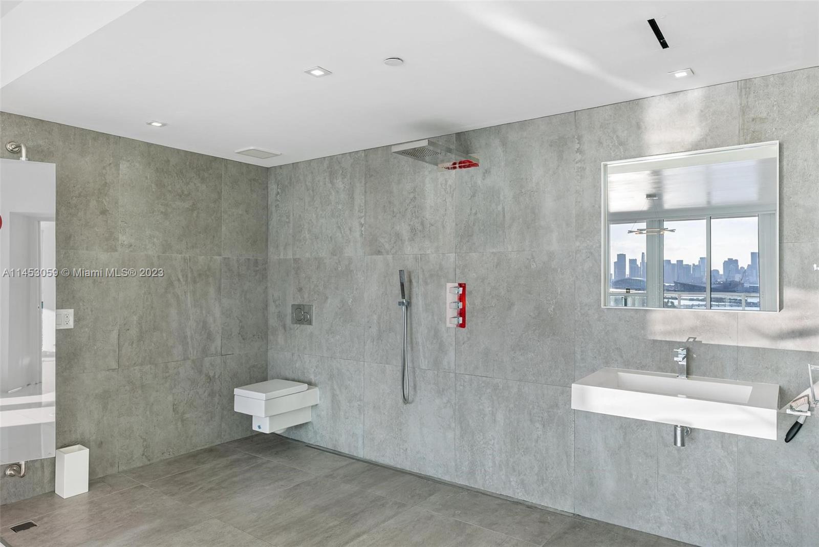 THE BENTLEY BAY CONDO - Residential