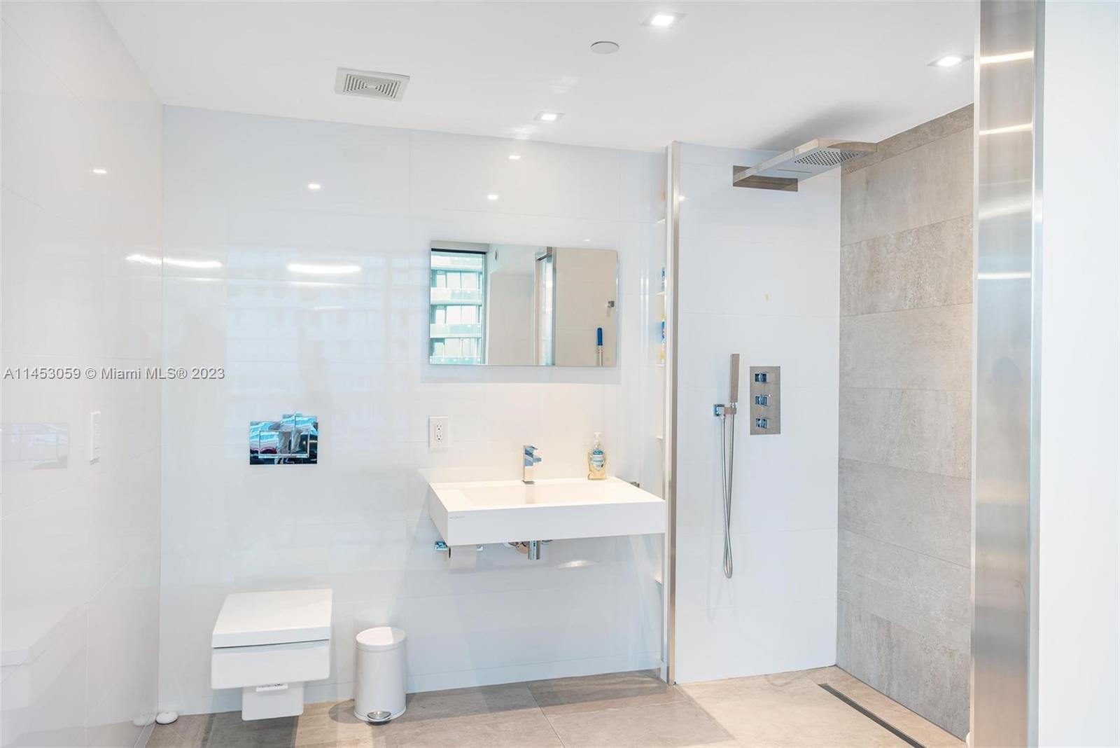 THE BENTLEY BAY CONDO - Residential