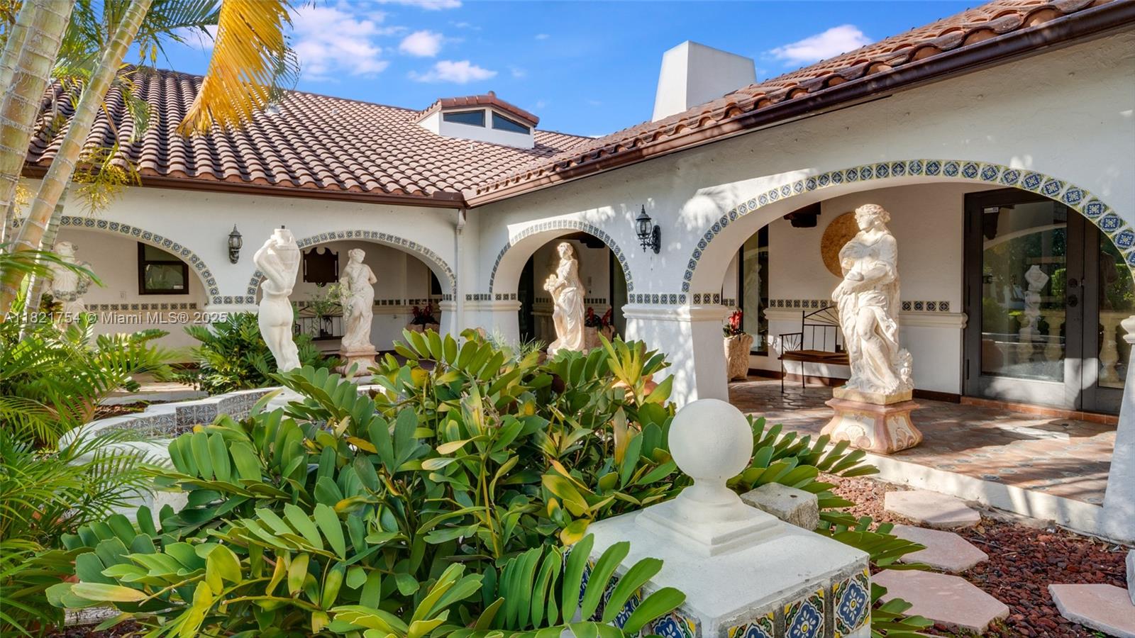 800 Diplomat Pkwy
