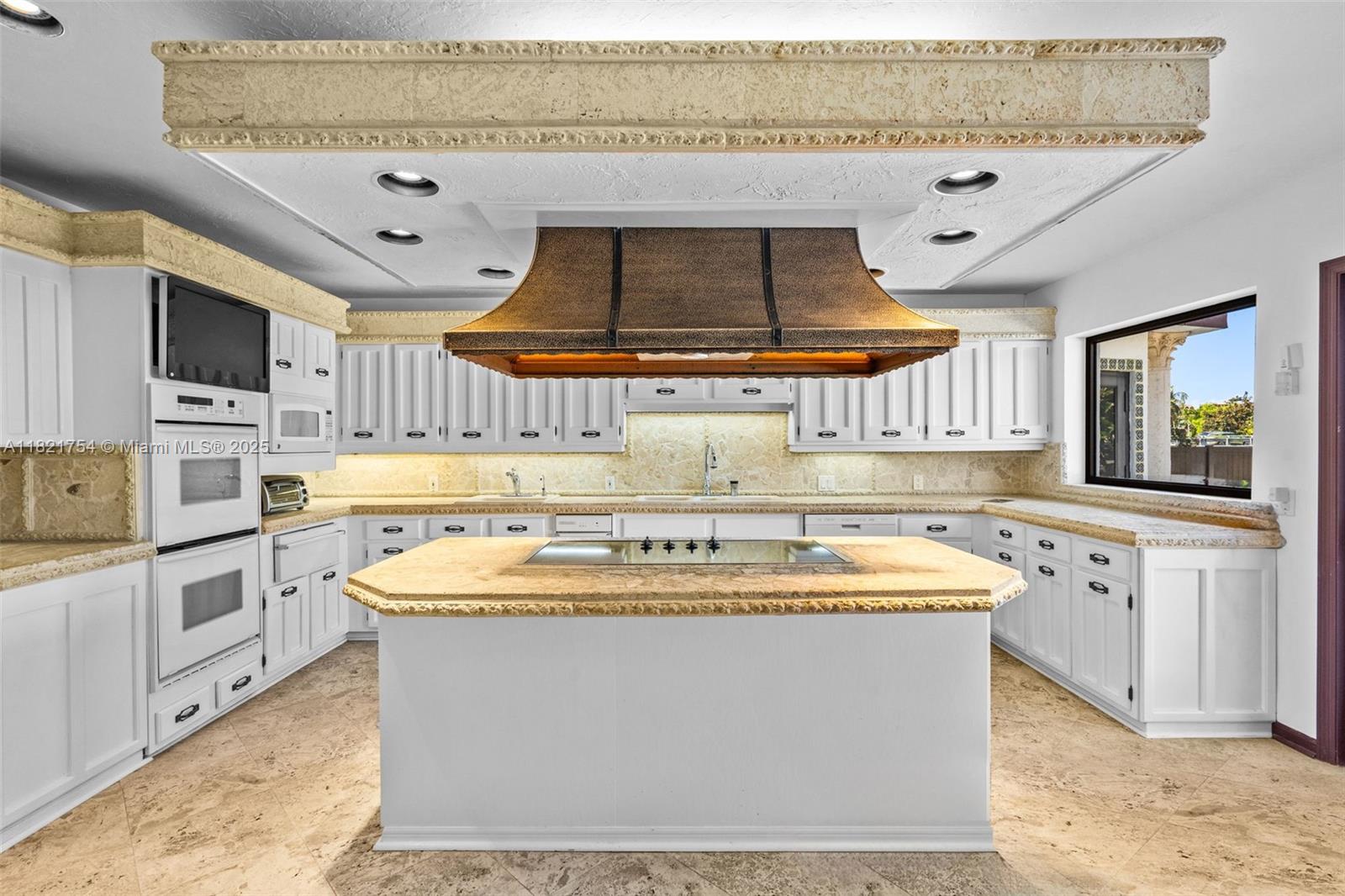 DIPLOMAT GOLF ESTATES - Residential