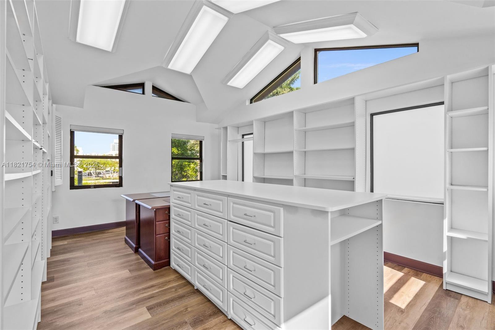 DIPLOMAT GOLF ESTATES - Residential
