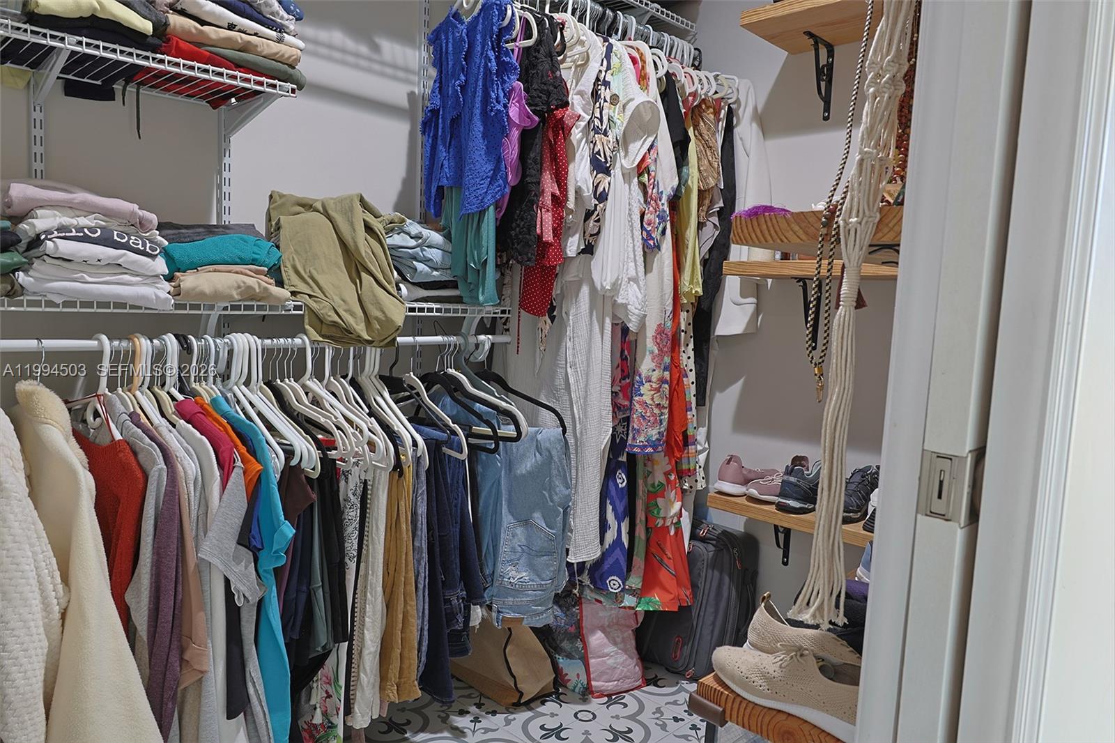 SHORELAND HEIGHTS - Residential