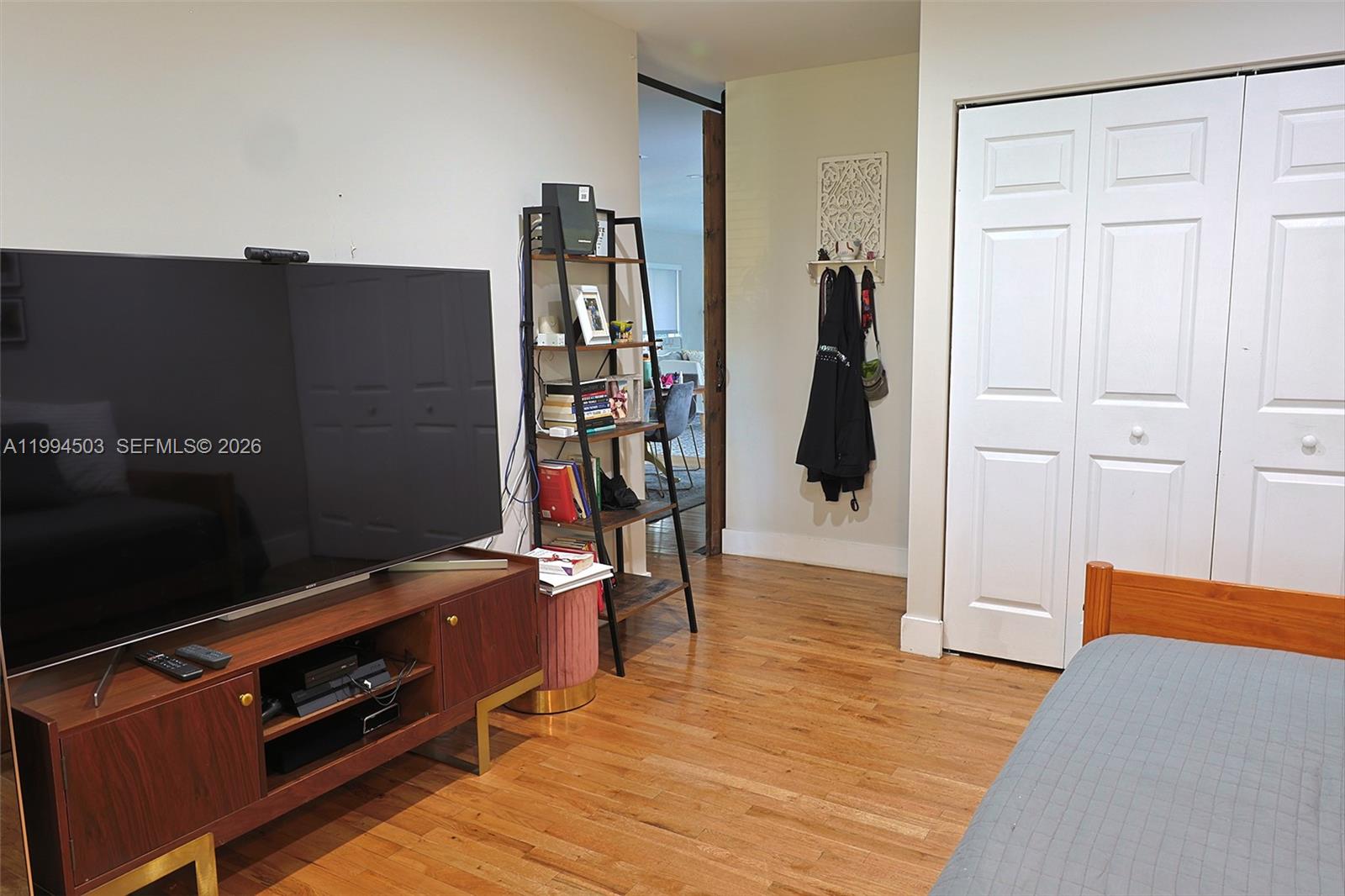 SHORELAND HEIGHTS - Residential