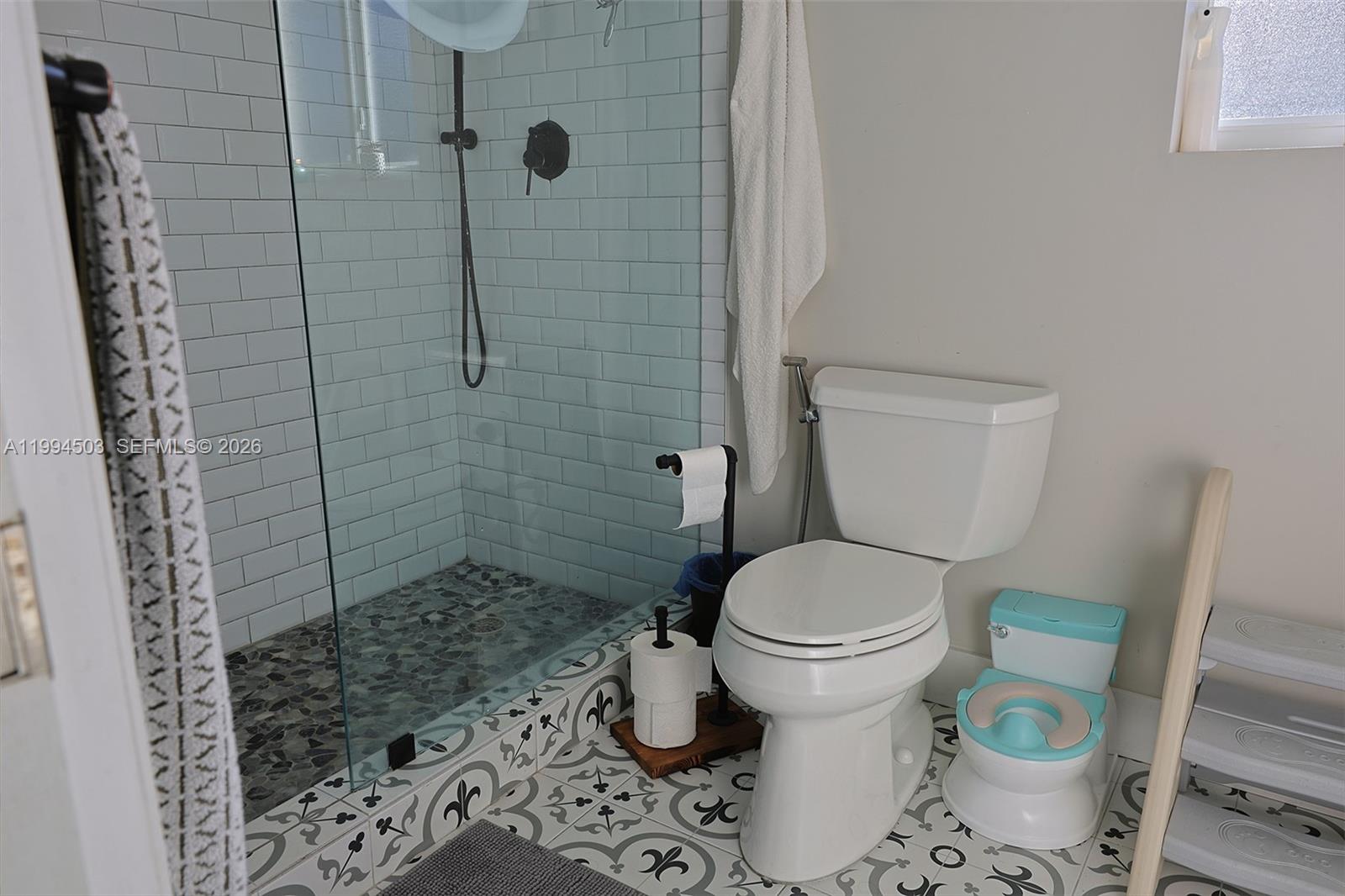 SHORELAND HEIGHTS - Residential