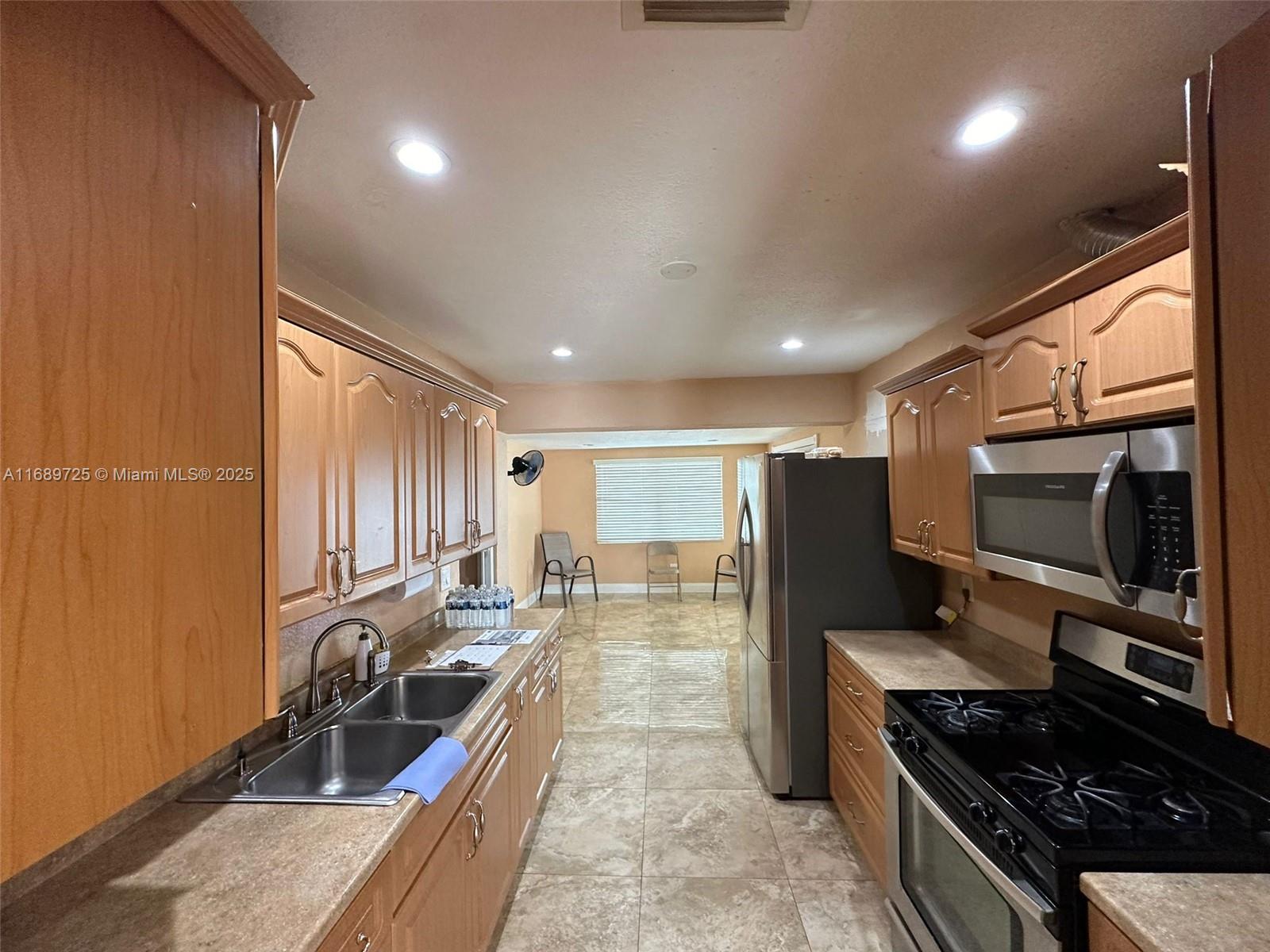 1250 W 61st Pl
