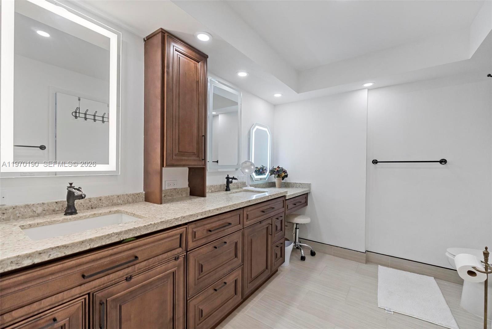 GALLEON CONDO - Residential