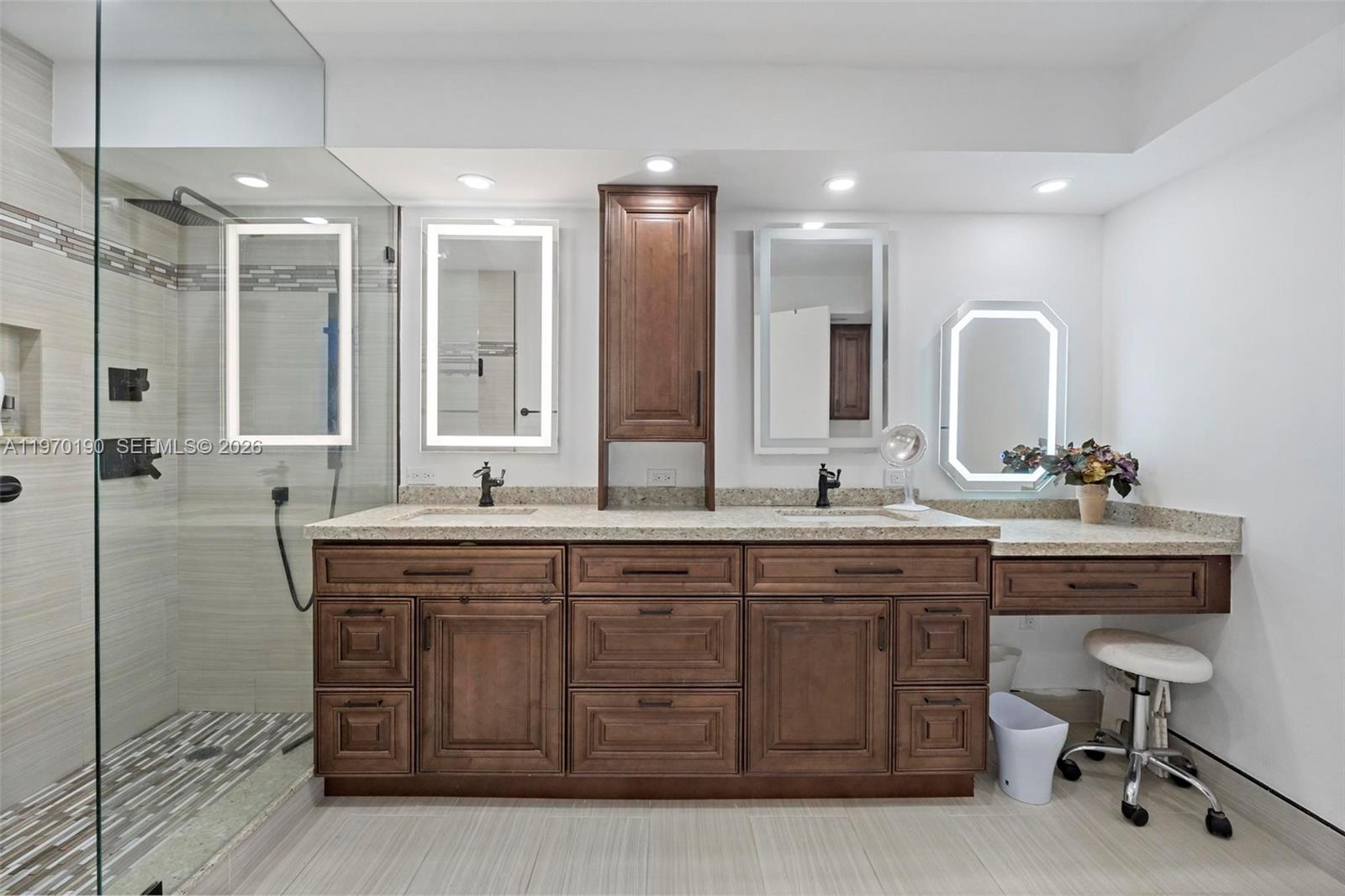 GALLEON CONDO - Residential