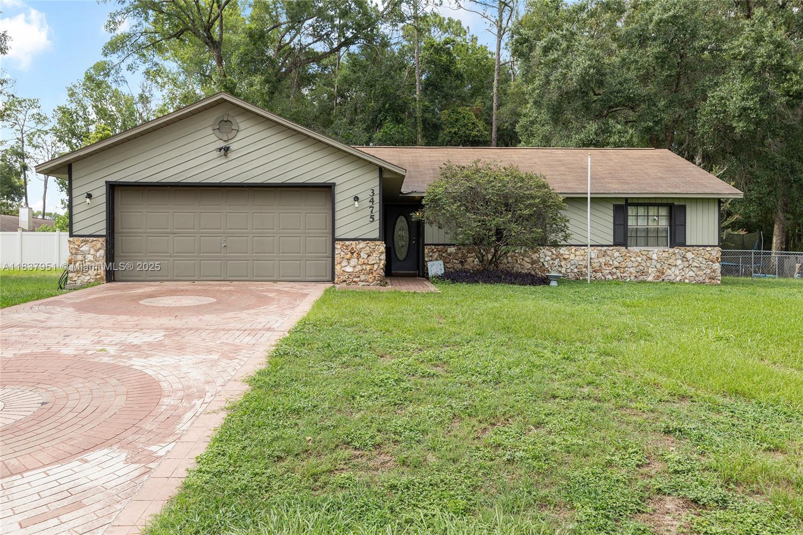 This beautiful ranch style 3 bedroom, 2 bathroom home nestled away in a peaceful community.
Located on a large lot with a generous sized backyard, it's perfect for entertaining, relaxing, or soaking up the Florida lifestyle. It is centrally located near major highway and shopping centers.