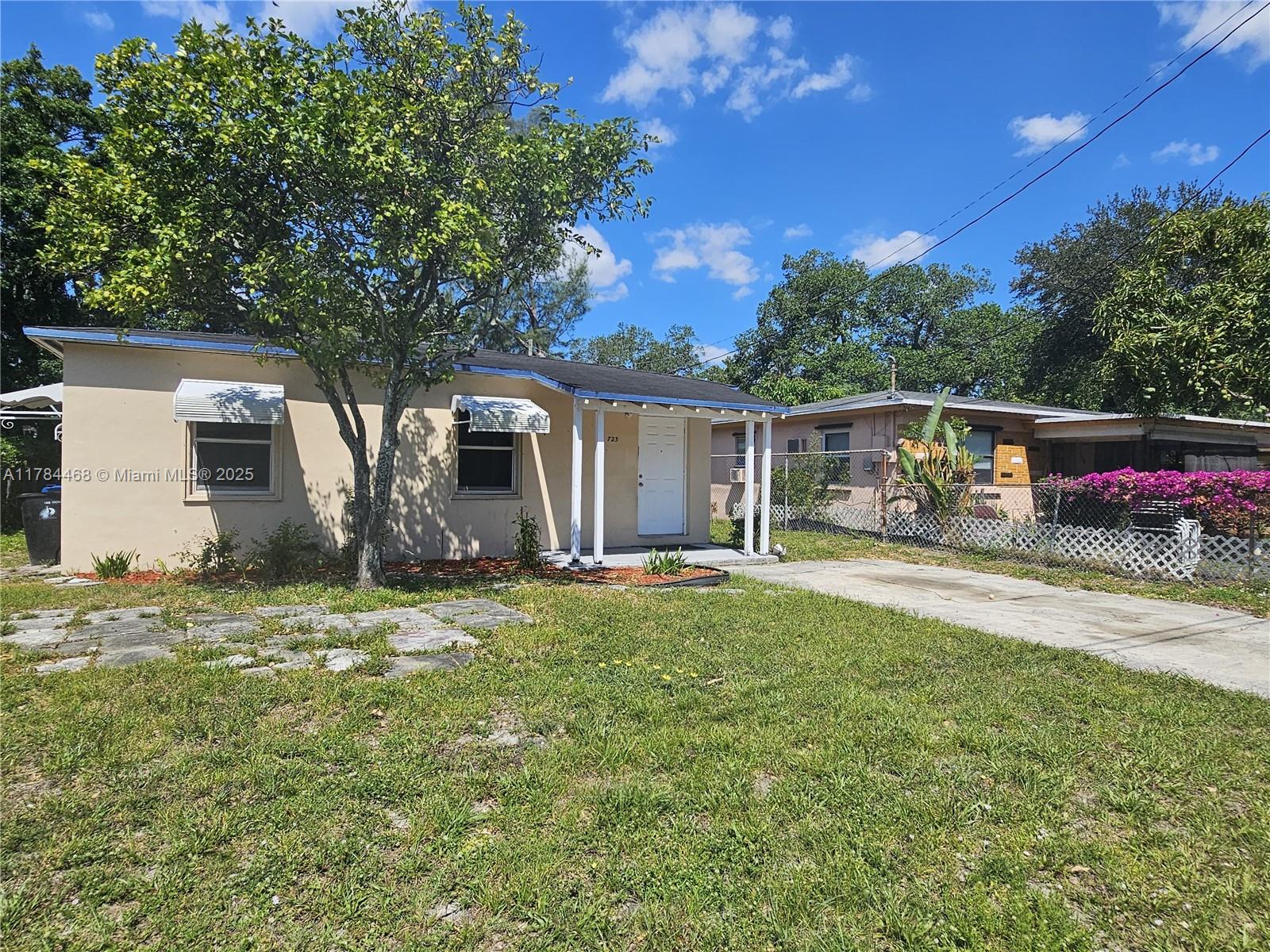 723 NW 15th Way