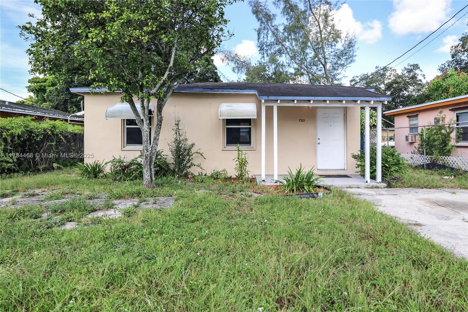 No HOA, easy access. Spacious lot 5,500 sqft. This property is uniquely qualified for a special program. Exclusive Lender Incentive: 1.5 points off the rate with my lender (e.g., if the market rate is 6.5%, you can get 5% with no points, plus appraisal and mortgage insurance covered for primary residents). The potential rent at this property with Section 8 is $3,066 USD. The current management company can be facilitated.