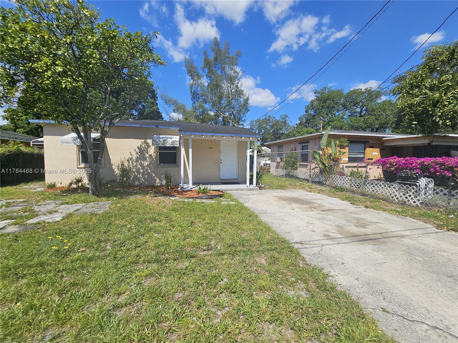 723 Nw 15th Way, Fort Lauderdale, Broward County, Florida - 4 Bedrooms  
1 Bathrooms - 
