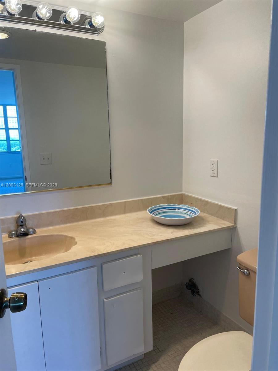 2851 NE 183rd St 509E