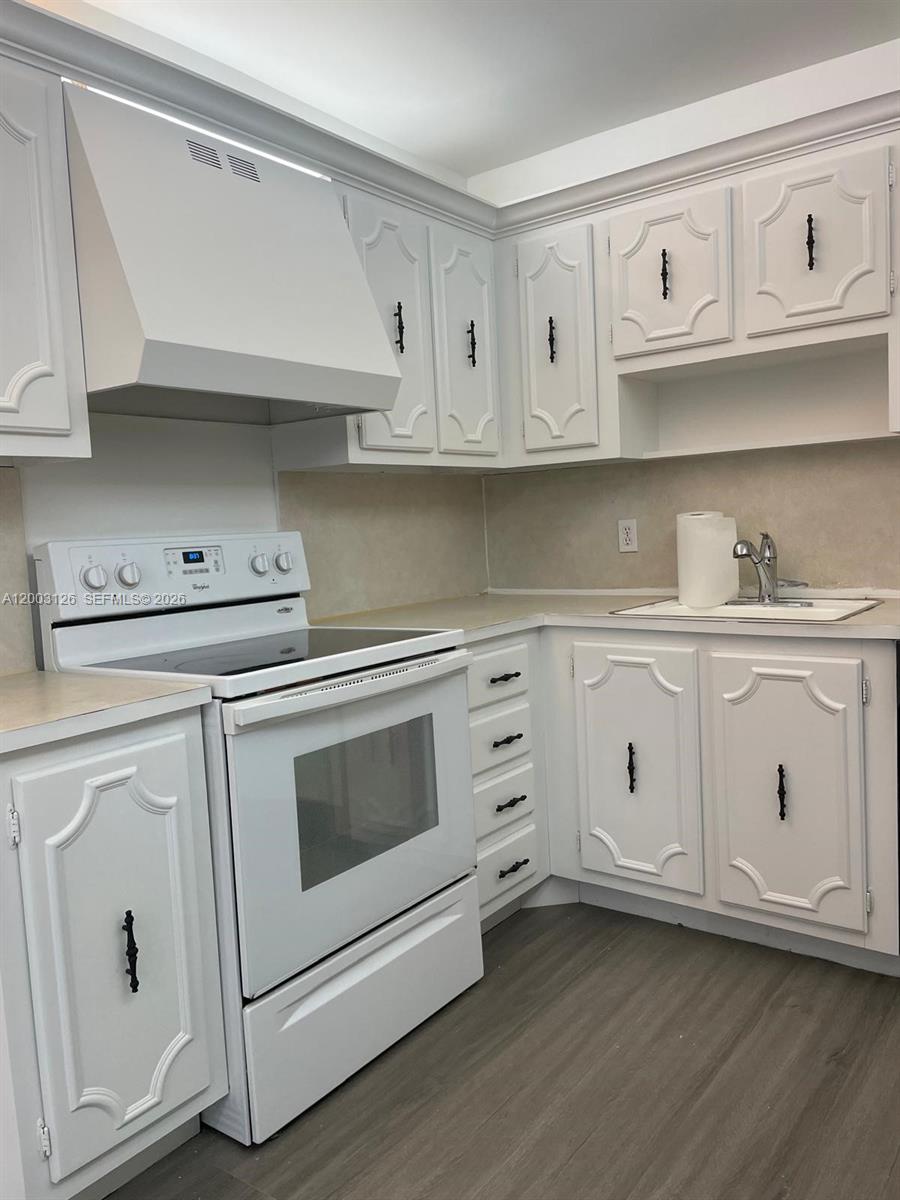 ADMIRALS PORT CONDO WEST - Residential