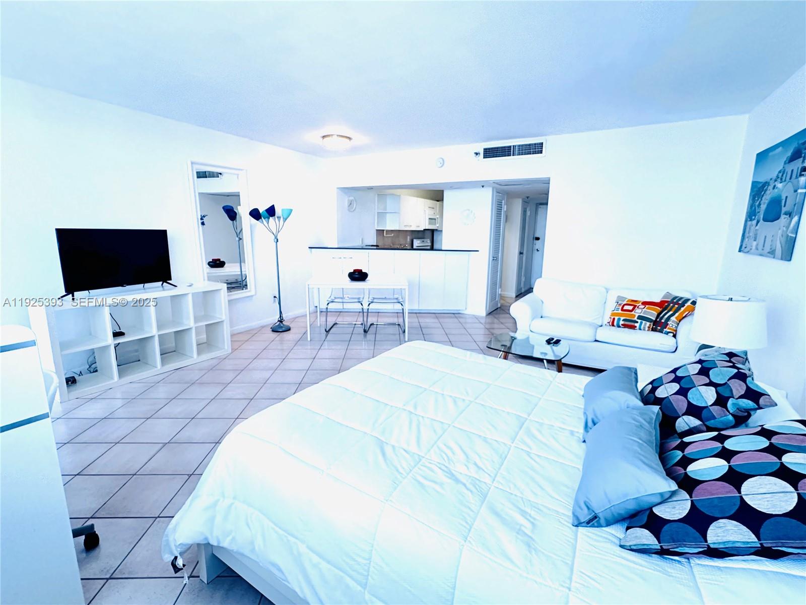 THE DECOPLAGE CONDO - Residential