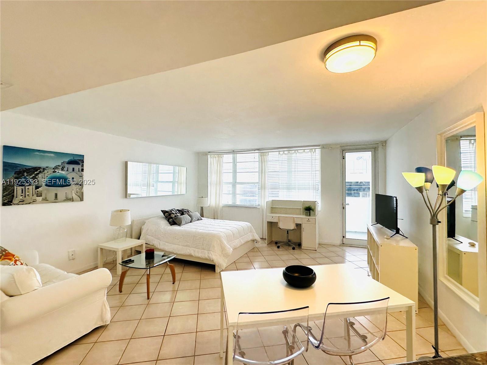 THE DECOPLAGE CONDO - Residential