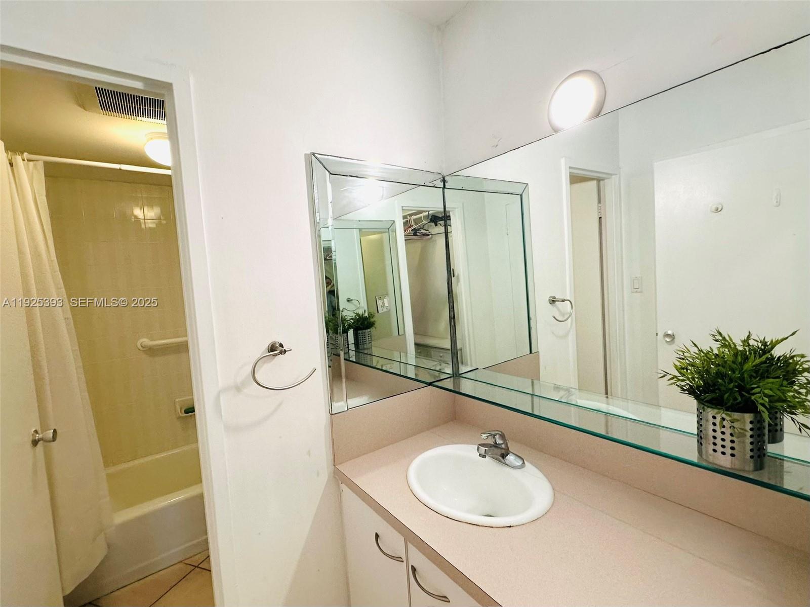 THE DECOPLAGE CONDO - Residential