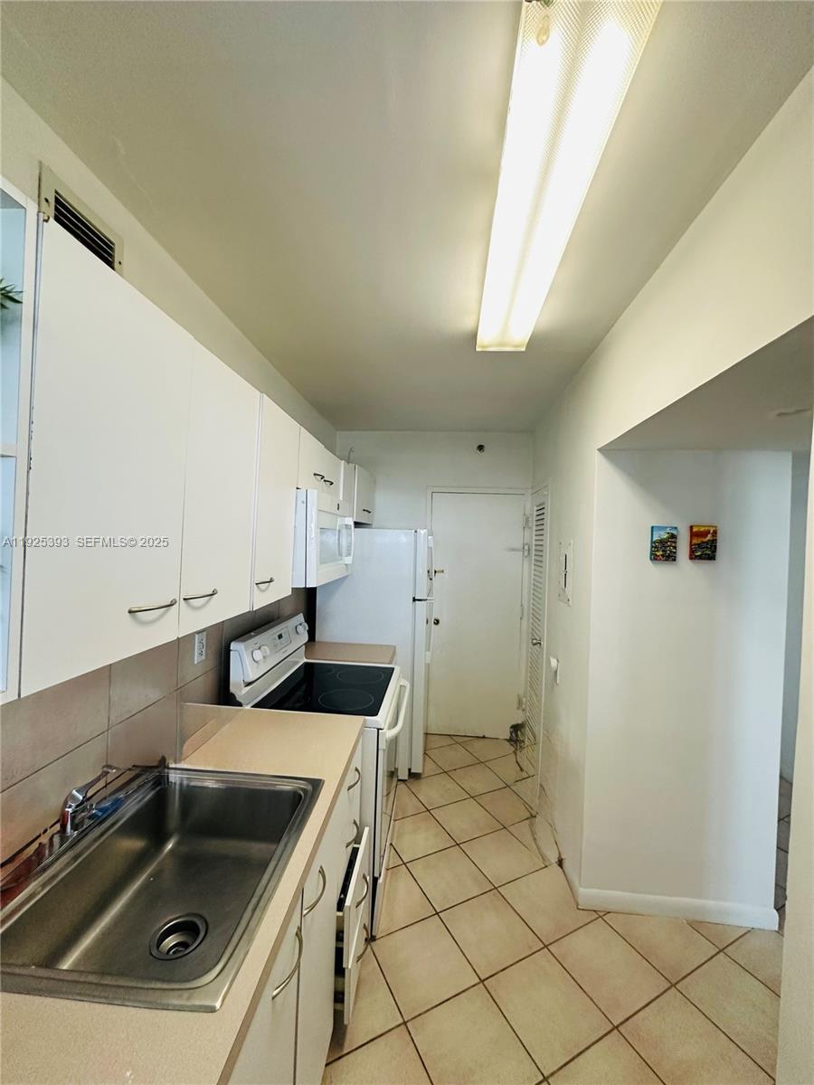 THE DECOPLAGE CONDO - Residential