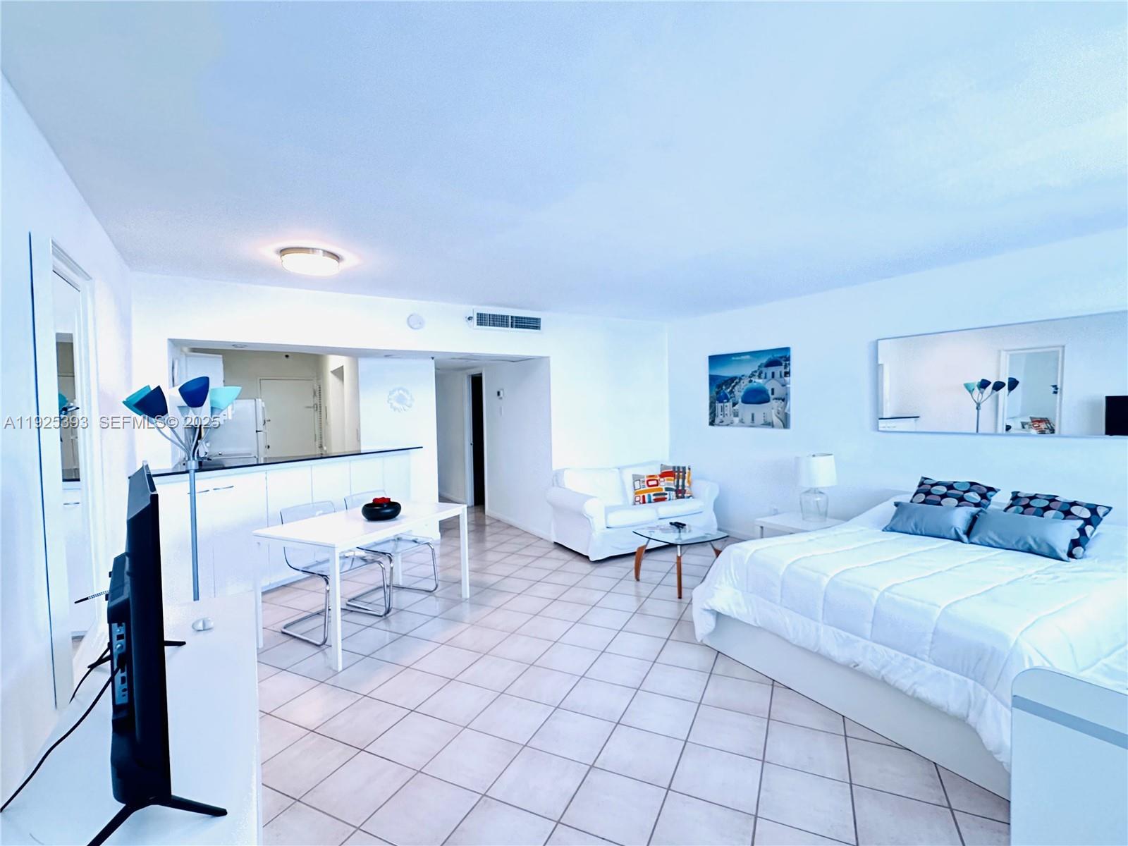 THE DECOPLAGE CONDO - Residential