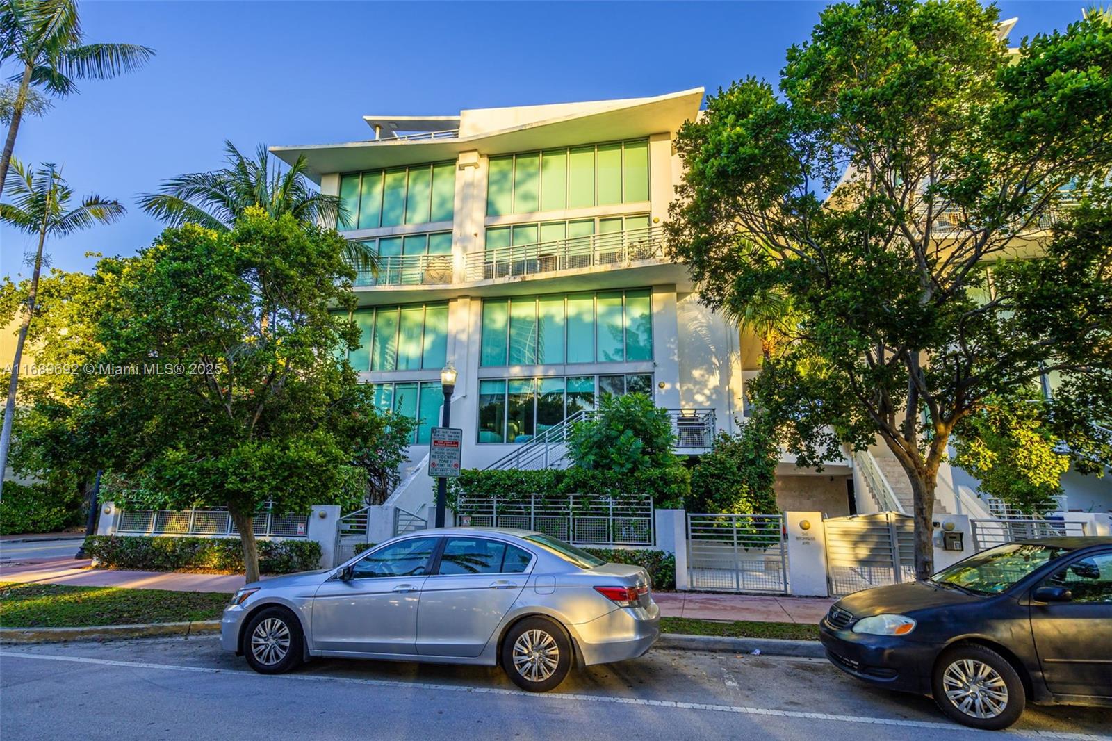 245 Michigan Ave LP-8