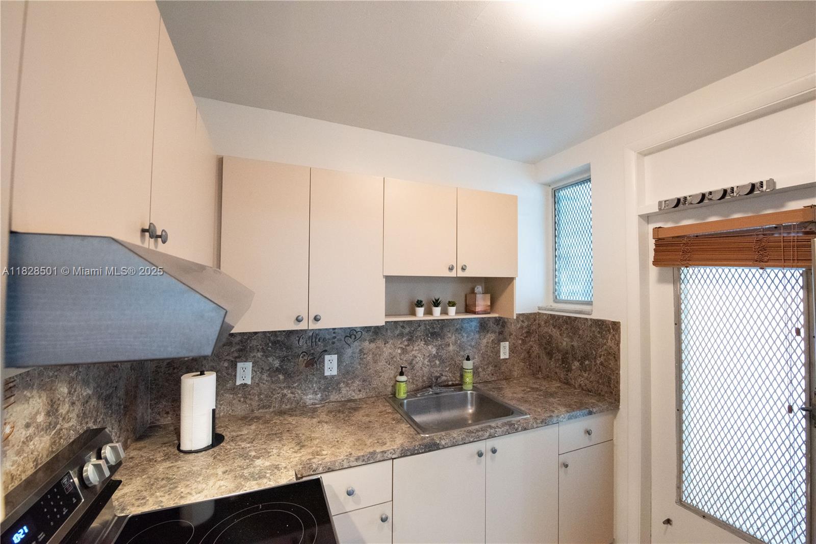 TOWER EAST INCORPORATED C - Residential Lease